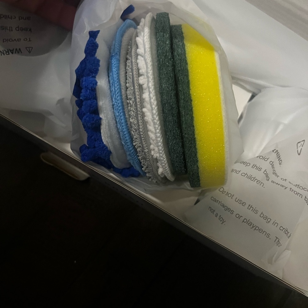 Electric Cleaning Brush in White - Picture 3 of 5